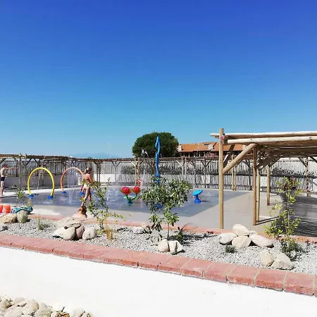 Canigou Vue: Lakeside Retreat With Pools And Playground * Le Barcares